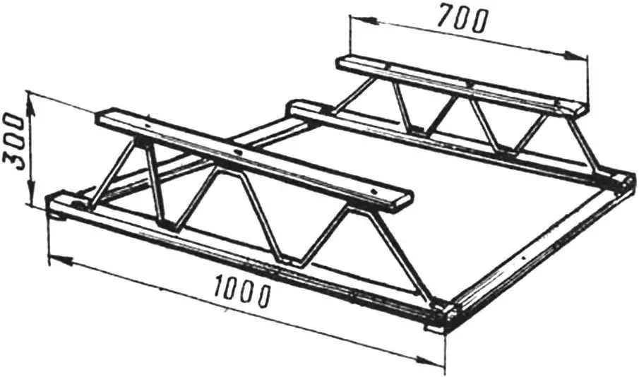 Подставка на багажник автомобиля.