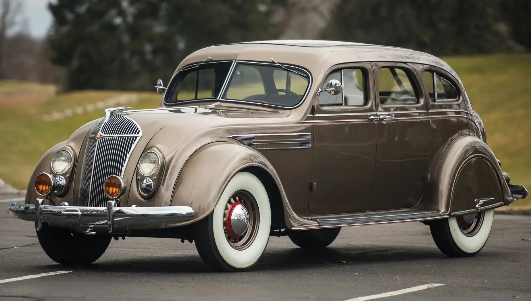 Седан Chrysler Airflow 1936 года