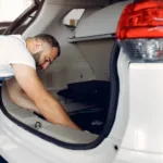 Укладка виброизоляции автомобиля: технология монтажа