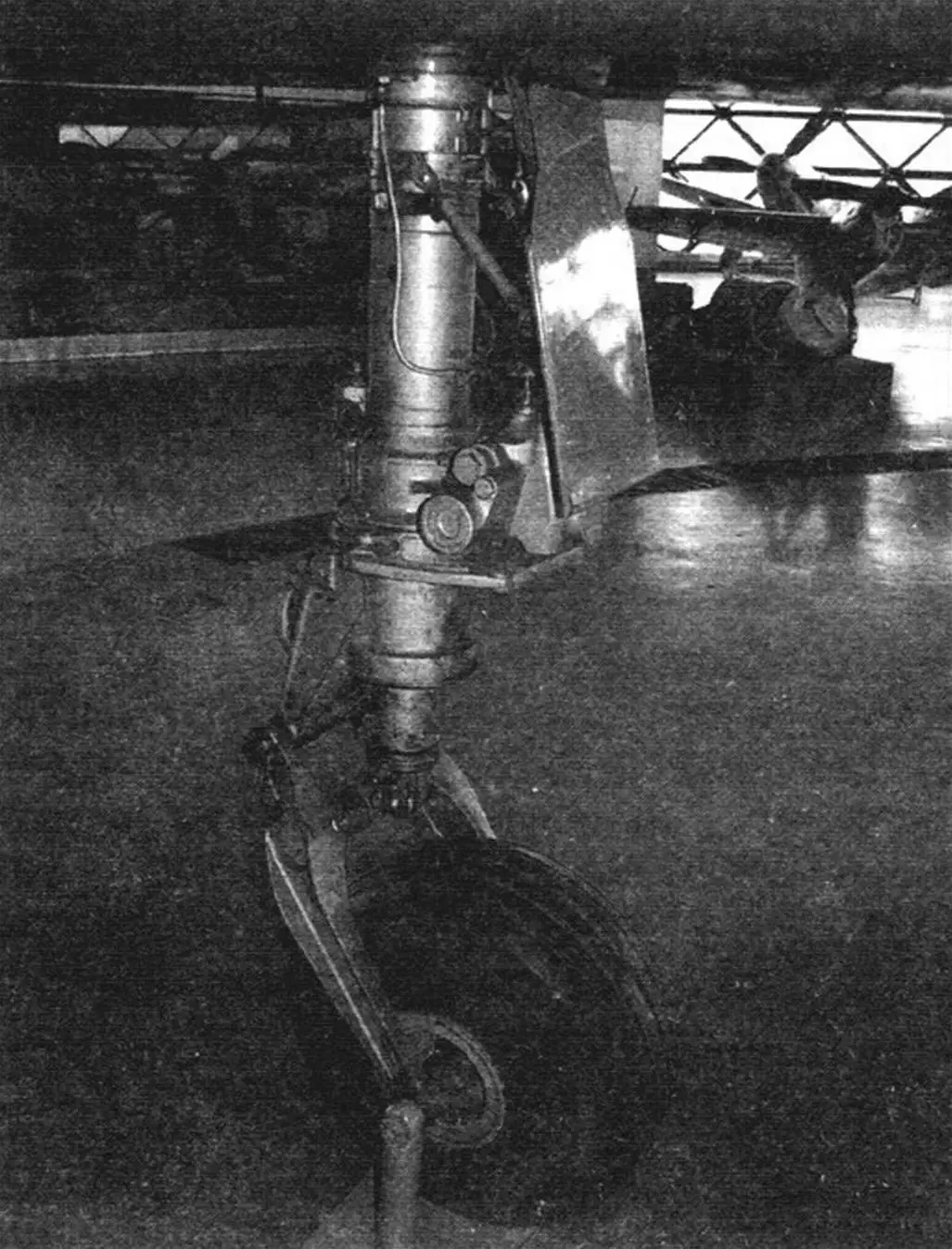 Nose landing gear leg