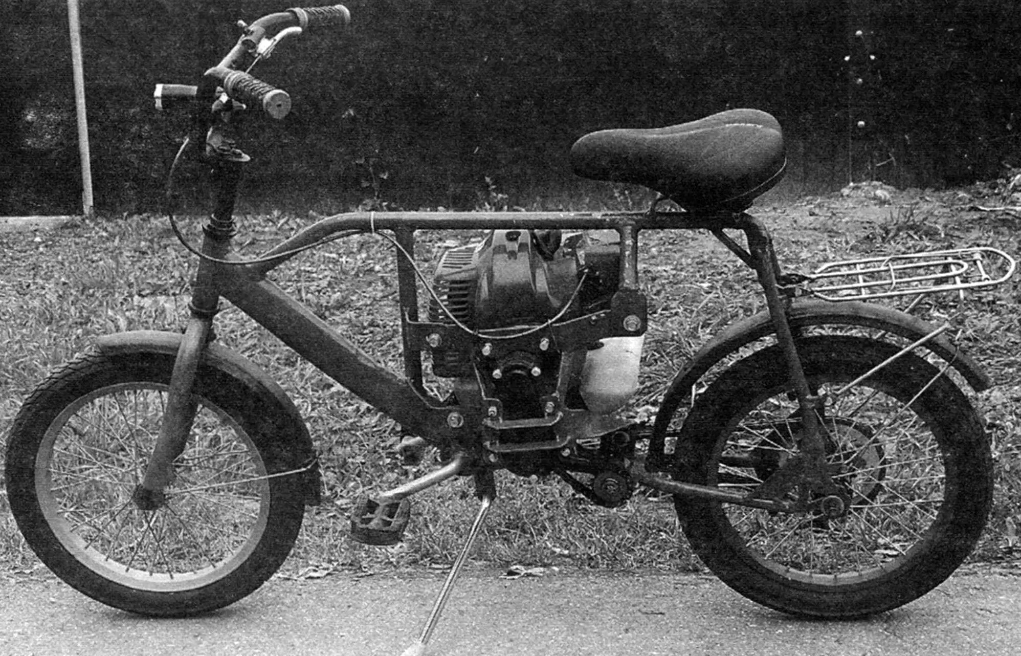 При создании мопедов использованы части от велосипедных рам