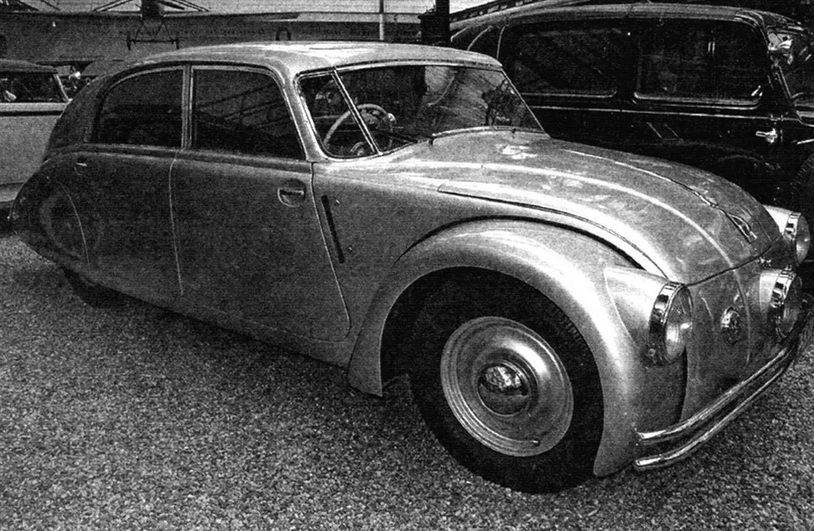 Модернизированный автомобиль Tatra 77а в Национальном техническом музее в Праге