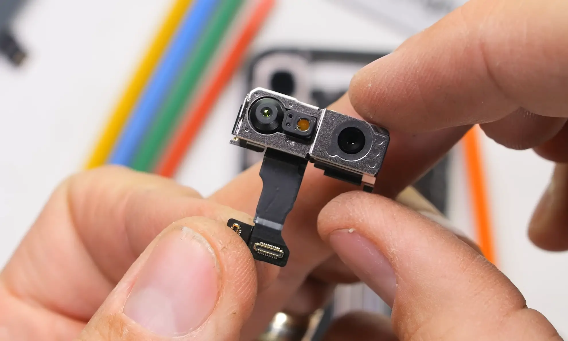 Фронтальная камера iPhone 17