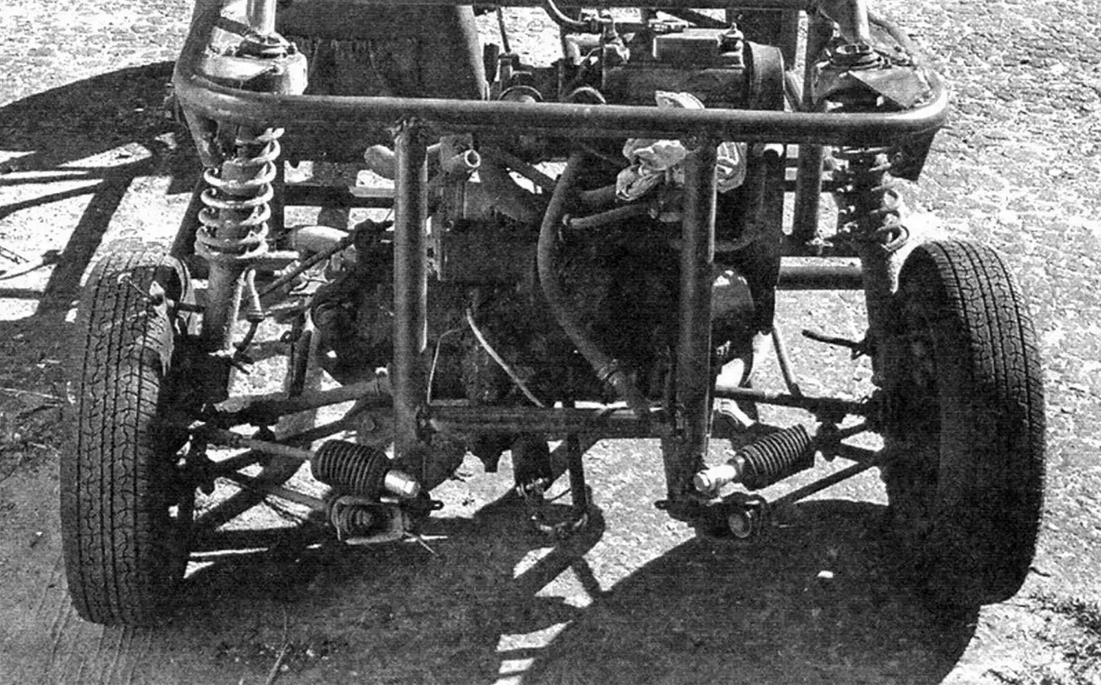 Установка двигателя и задняя подвеска