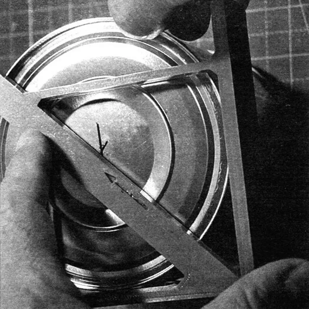 Приспособление для определения центра на цилиндрических деталях