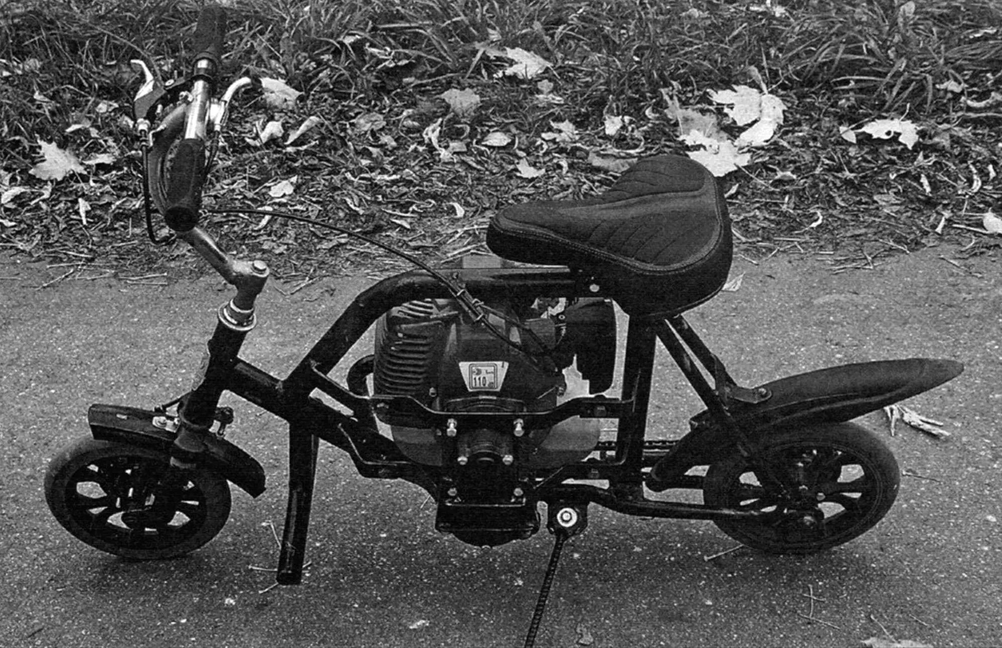 На самом маленьком мопеде использованы колеса от самоката