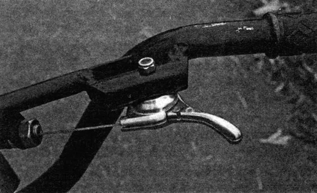 Управление акселератором - курком, как на квадроцикле