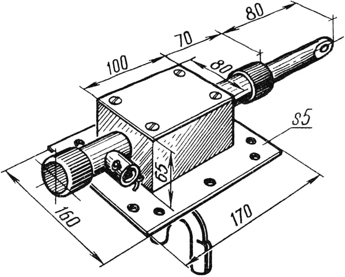 General view of reverse reducer clutch drive.