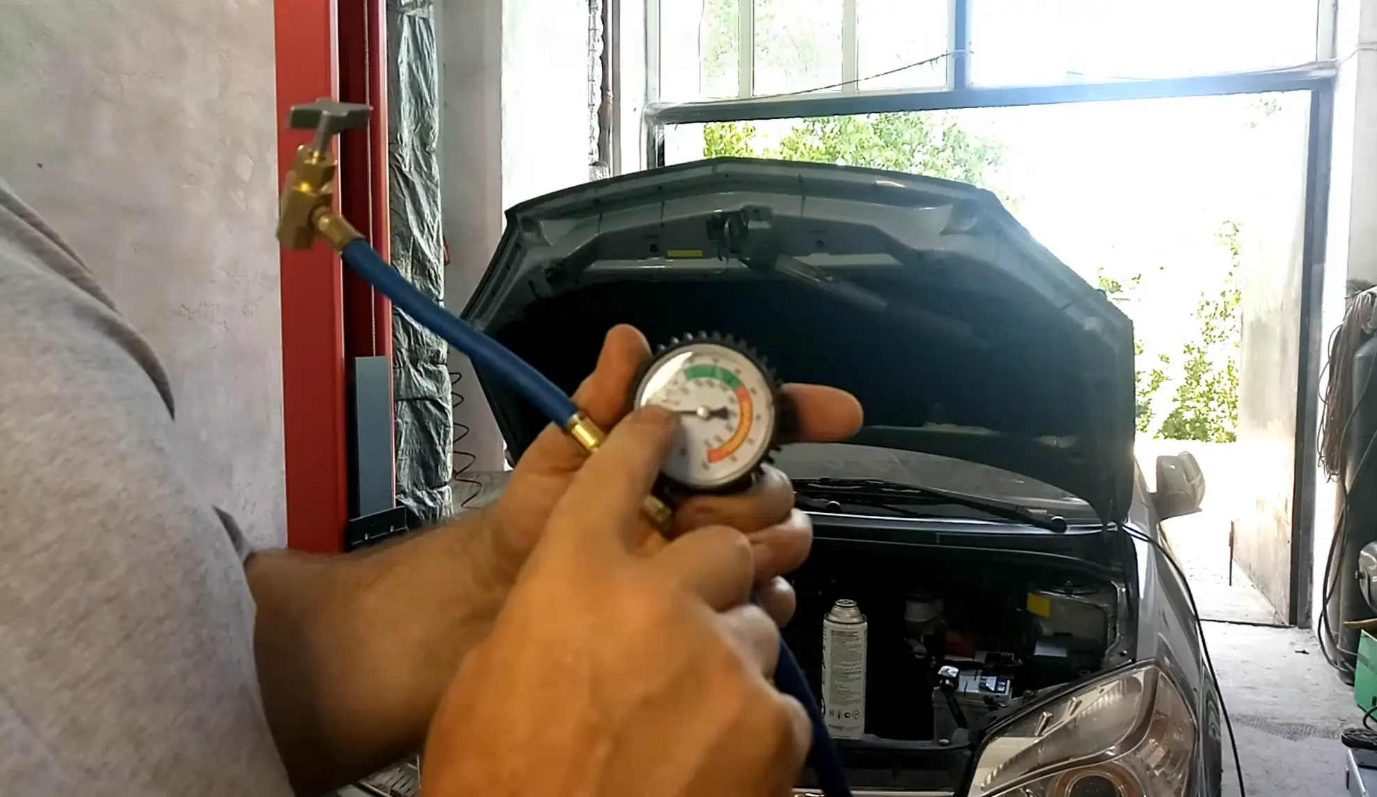 Как дозировать, какое давление должно быть в автокондиционере