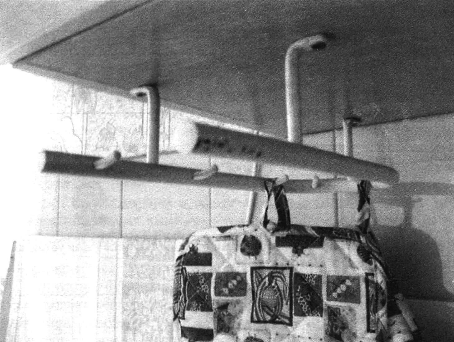 Arc hanger (for Fig.2.)