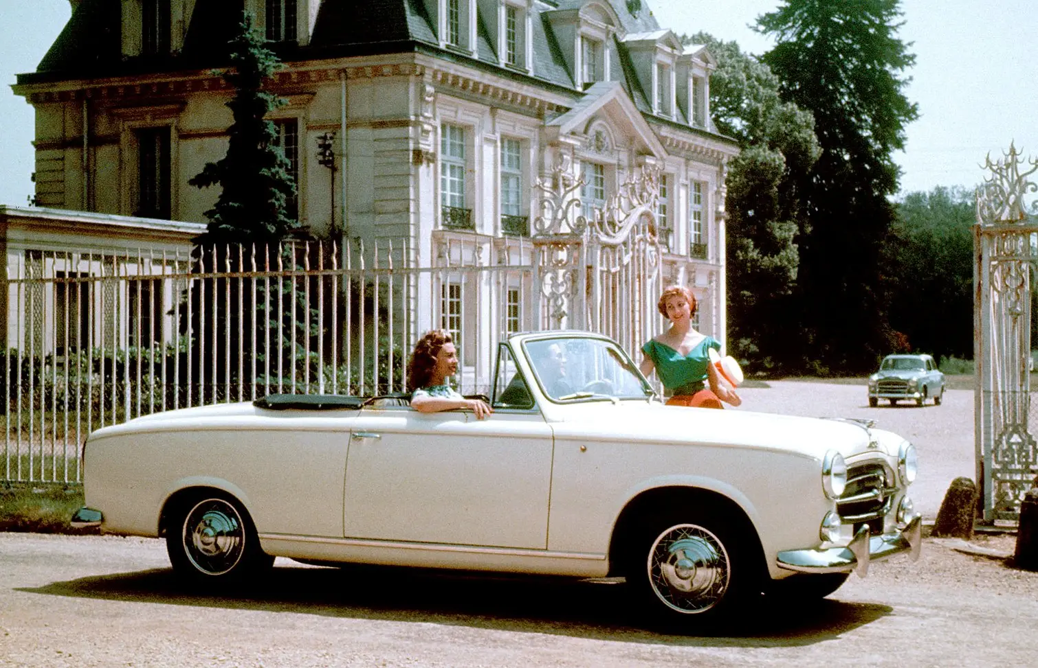 Peugeot 403: седан, кабриолет «Коломбо», 1,2 млн авто
