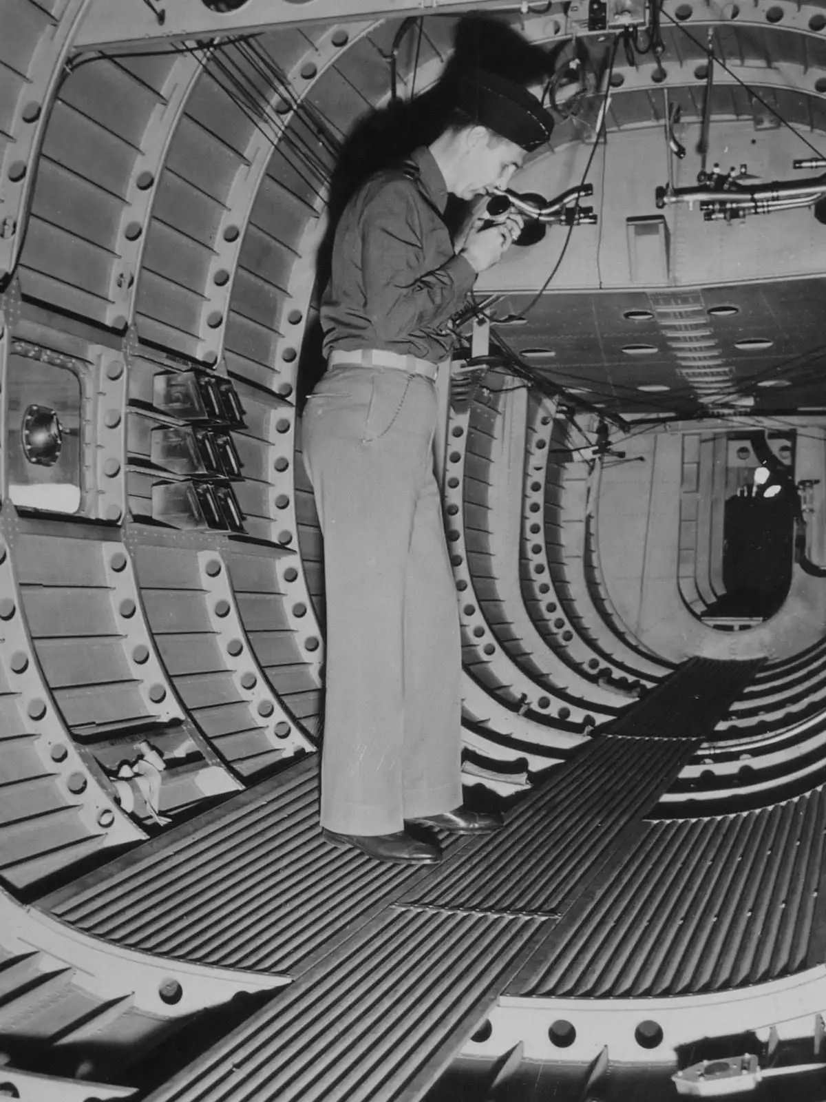 Passage to the tail gun turret. A lieutenant plugs into the intercom jack; at left a ball mount for a 7.62 mm gun