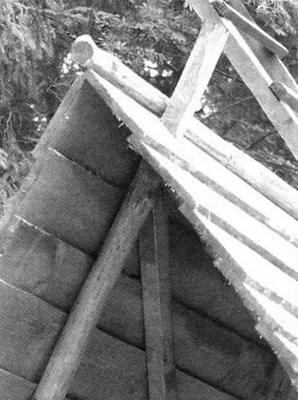 Joining ridge planks to the ridge log