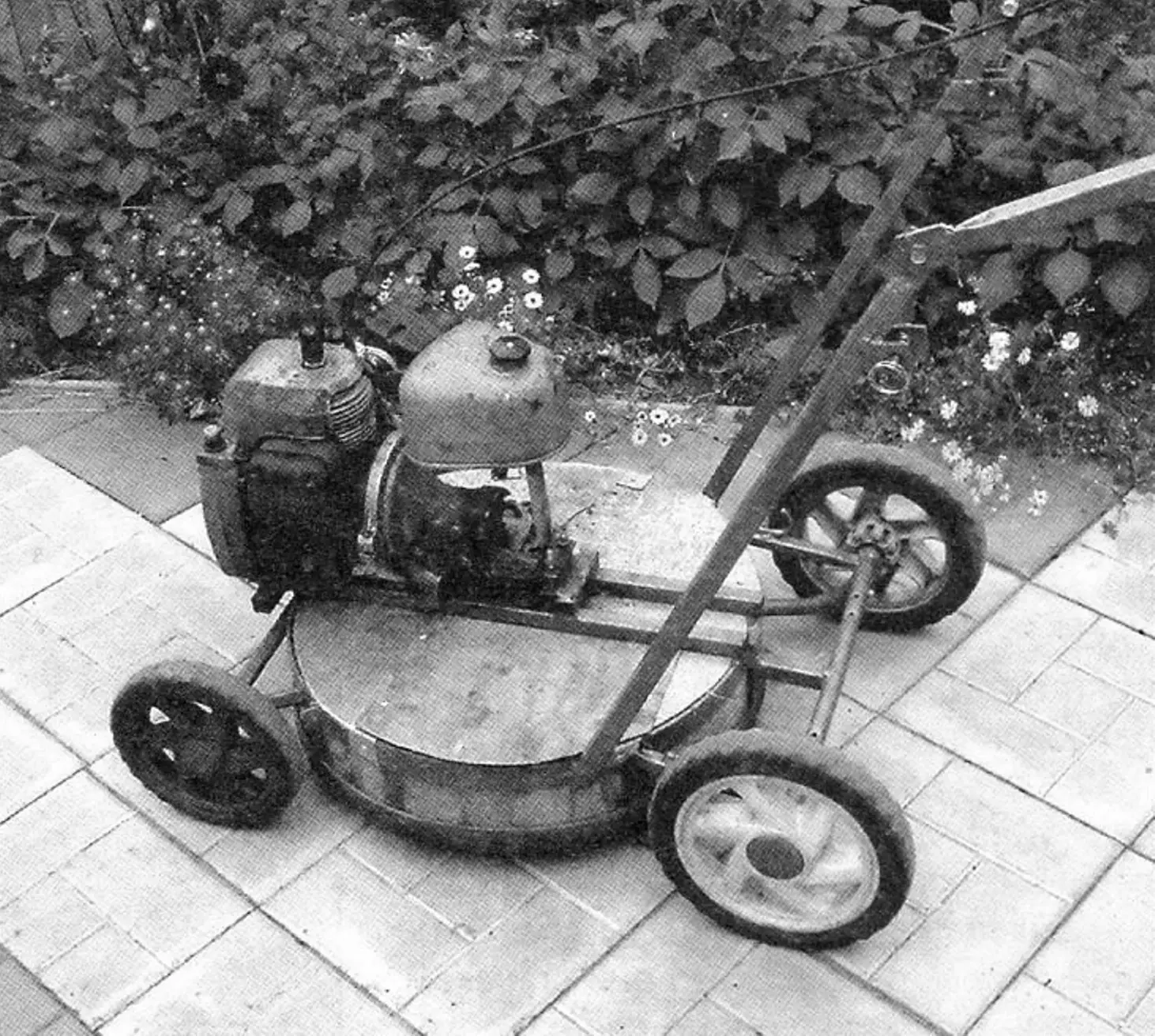 Closed mower setup for mulching green mass