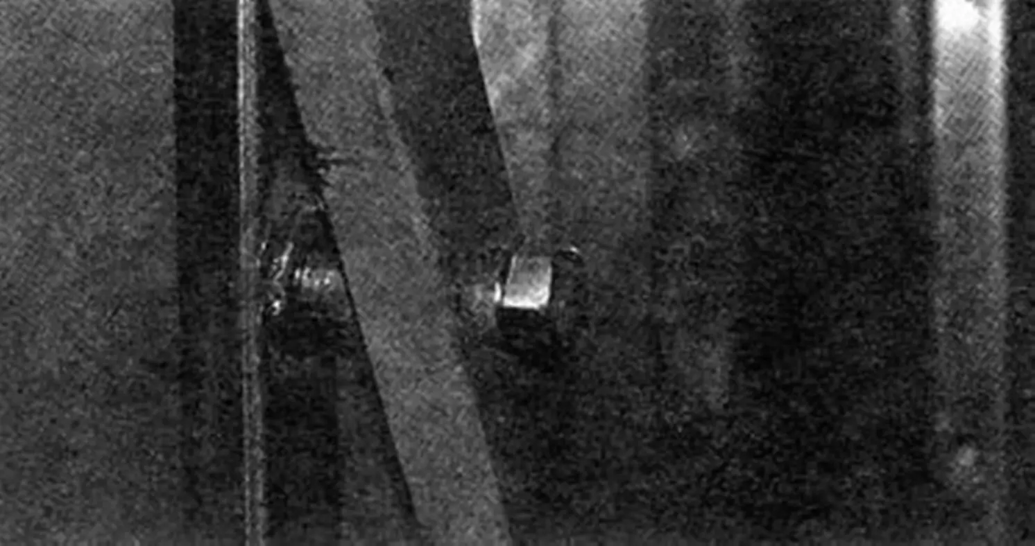 Counterweight lever axle