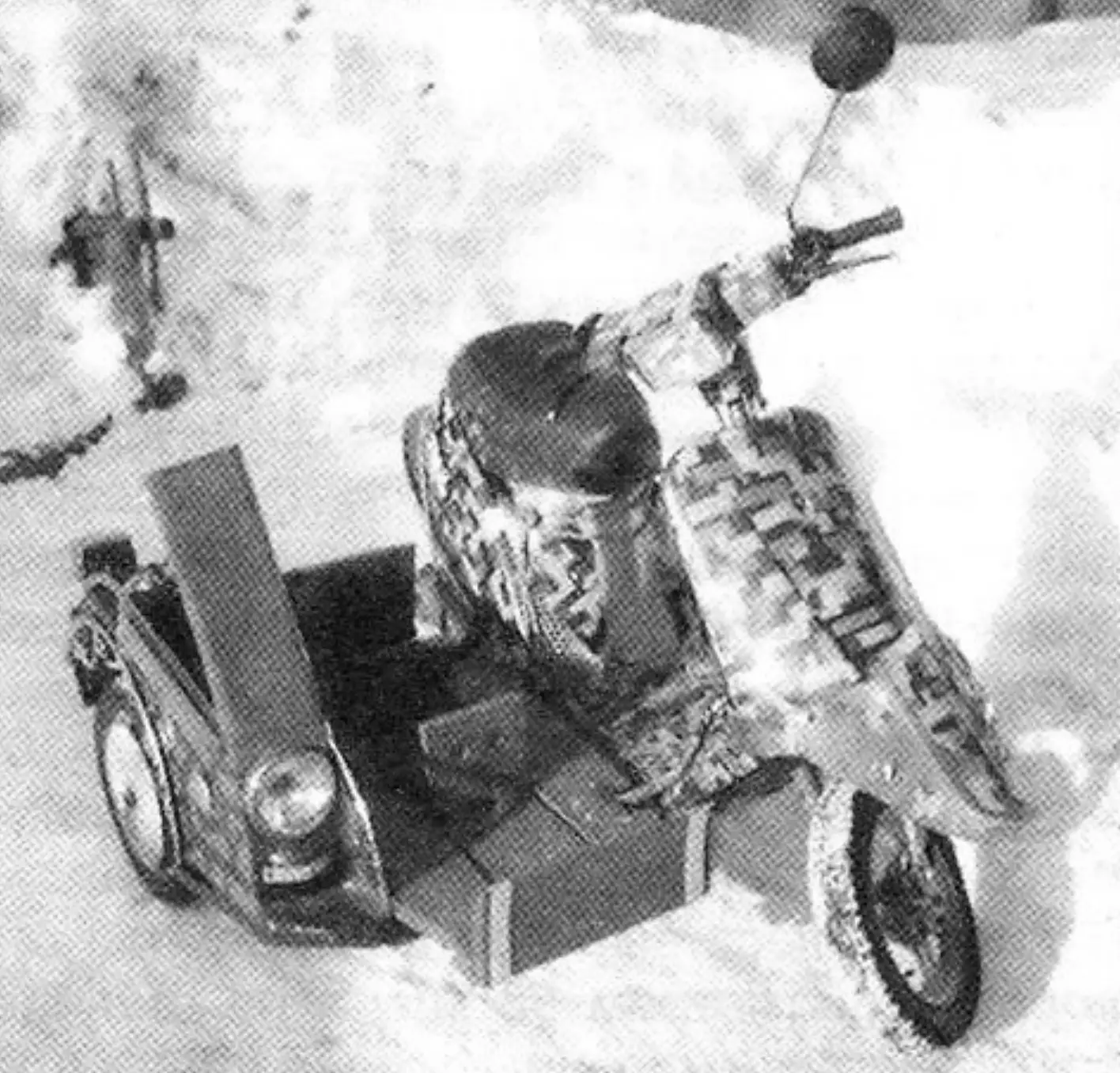 Mini-moped with cargo side trailer