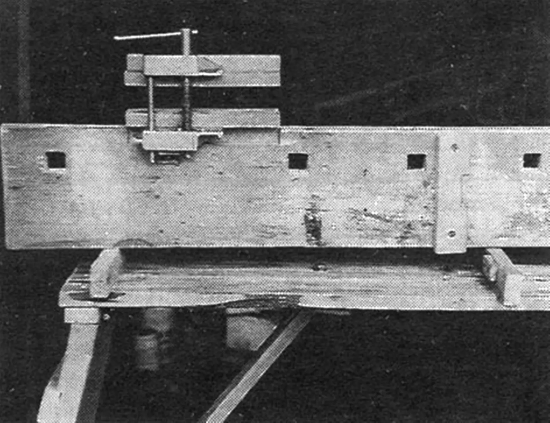Cross vise.