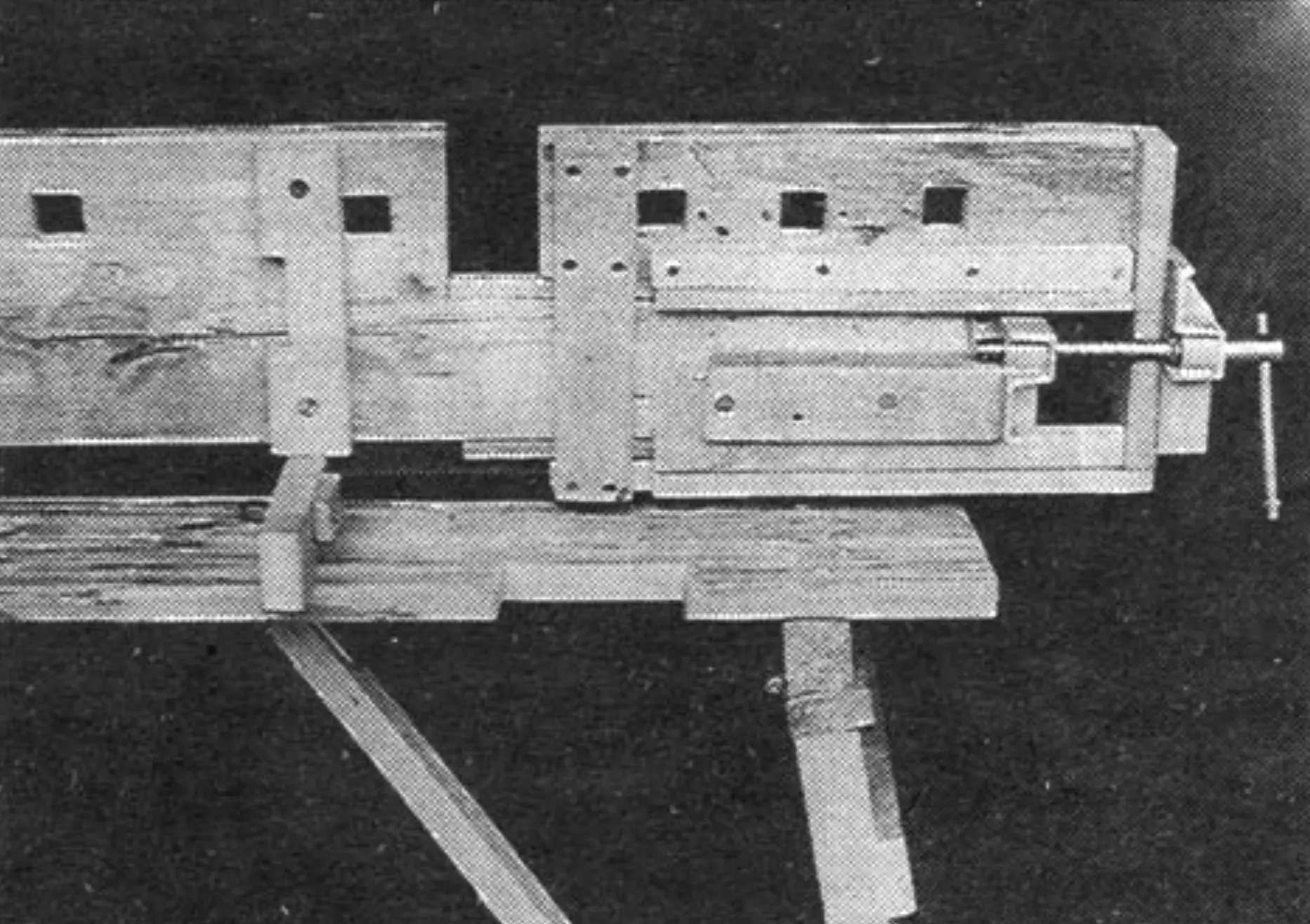 Longitudinal vise with slide.