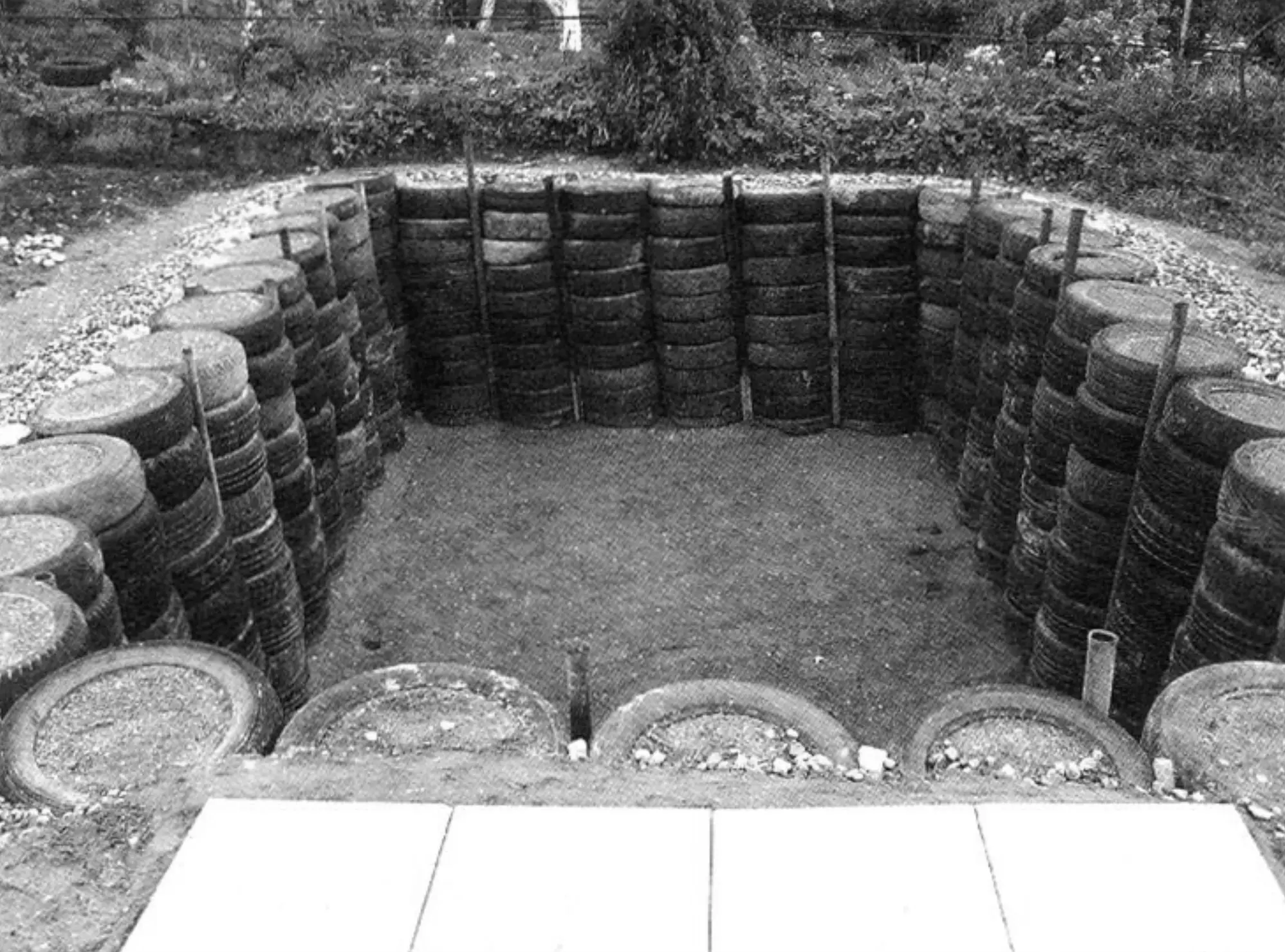 The zero cycle of pool construction work is finished. Soon all these structures will be covered with a vinyl film sheet, and the surrounding area with paving tiles