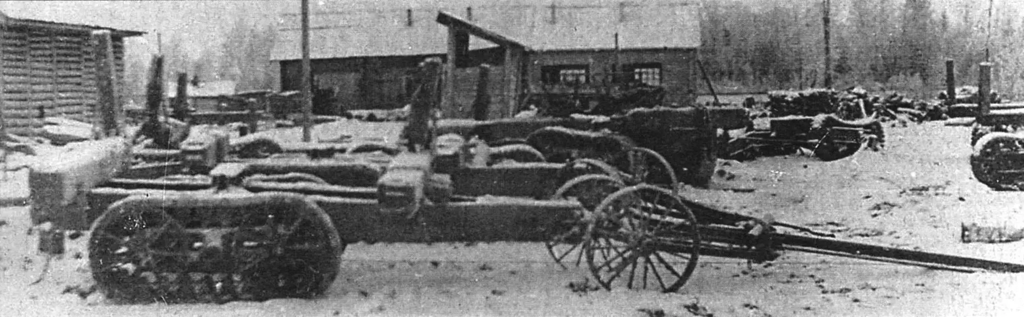 Повозки ГП-10 американского типа (на переднем плане), сзади - ГП-12