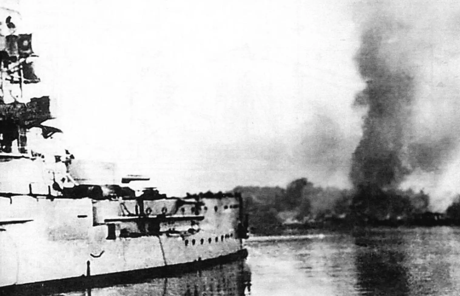 «Schleswig Holstein» ведет огонь по польским позициям, сентябрь 1939 года
